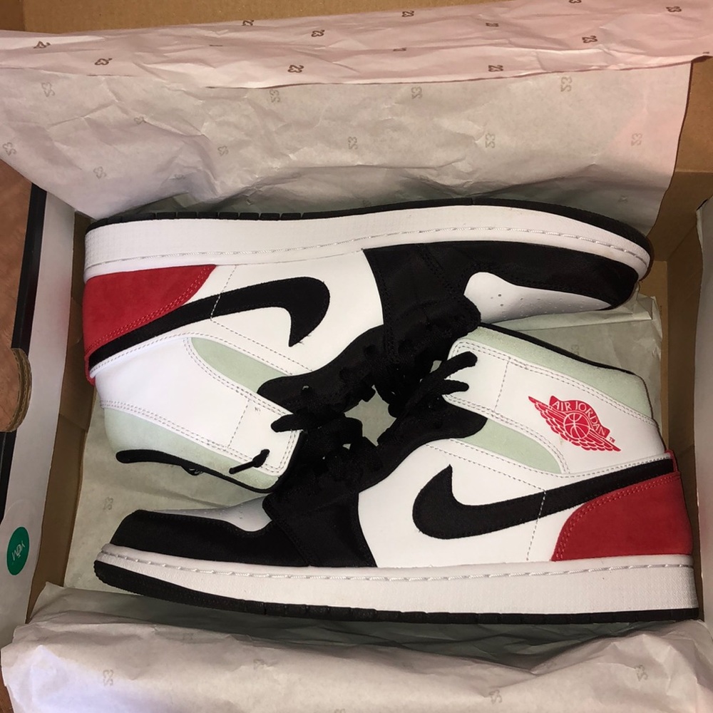 Air Jordan 1 Mid SE